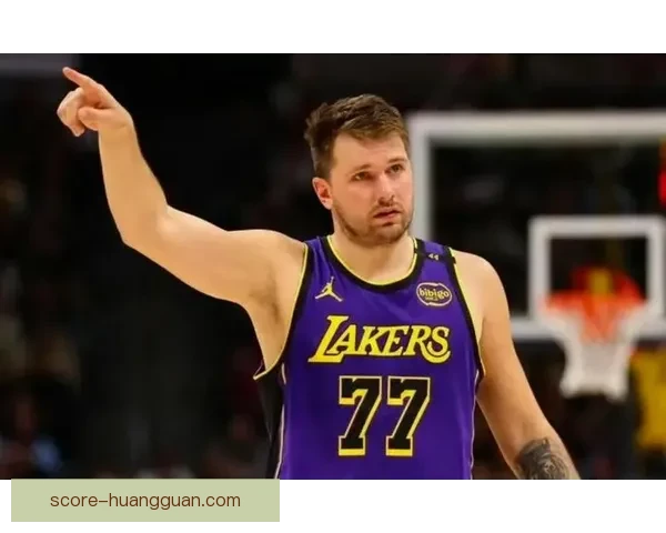 湖人遭重创东契奇里夫斯赛季报销詹姆斯单核迎接首轮三选一挑战 湖人遭重创东契奇里夫斯赛季报销詹姆斯单核迎接首轮三选一挑战